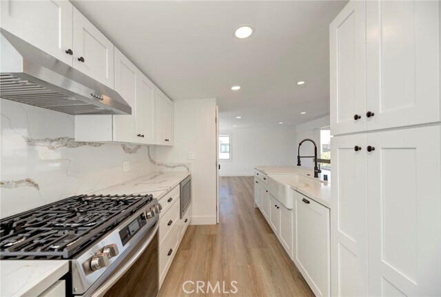 Building Photo - 1090 Loma Dr