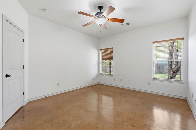 Building Photo - 10215 Twin Lake Loop