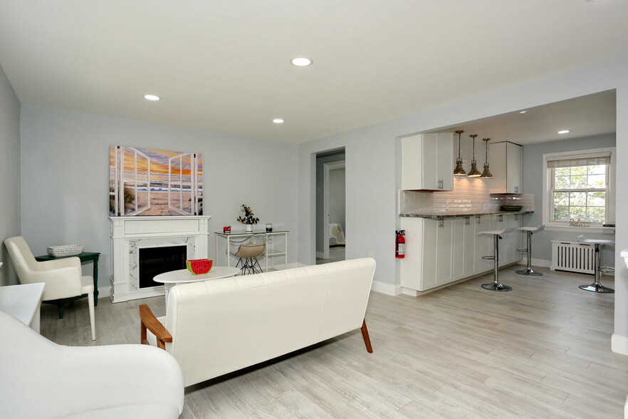 Building Photo - 100 Huguenot Ave