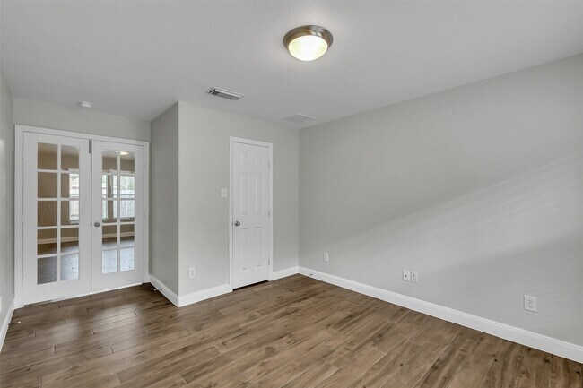 Building Photo - 3011 Crescent Oaks Park Ln