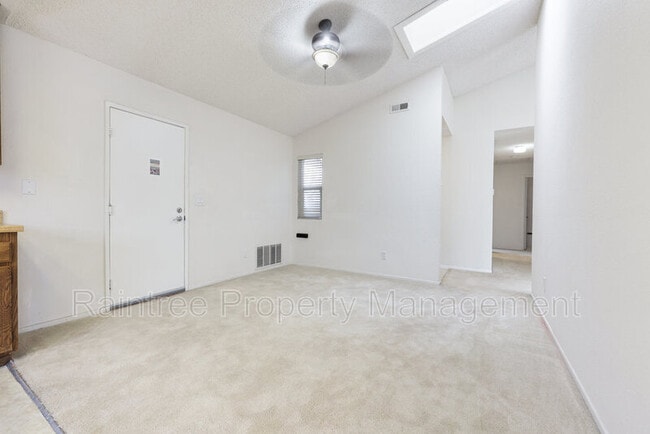 Building Photo - 732 Butterfield Rd
