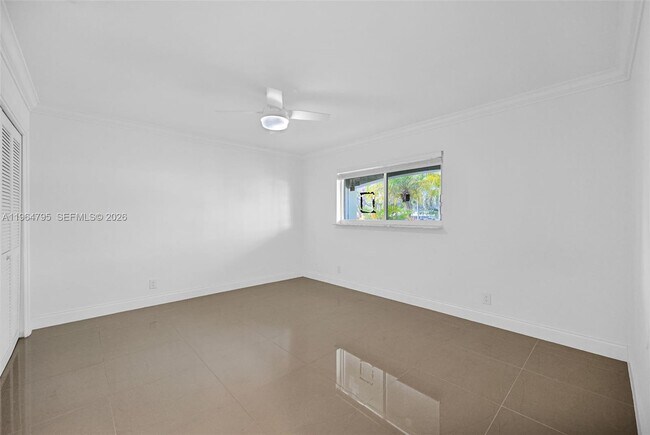 Building Photo - 820 E Cypress Ln