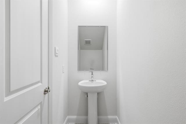 Building Photo - 1500 Lake District Dr