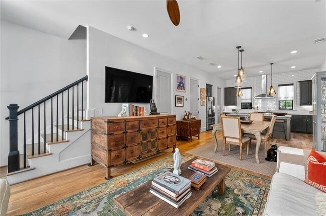 Building Photo - 518 Bismark Rd NE