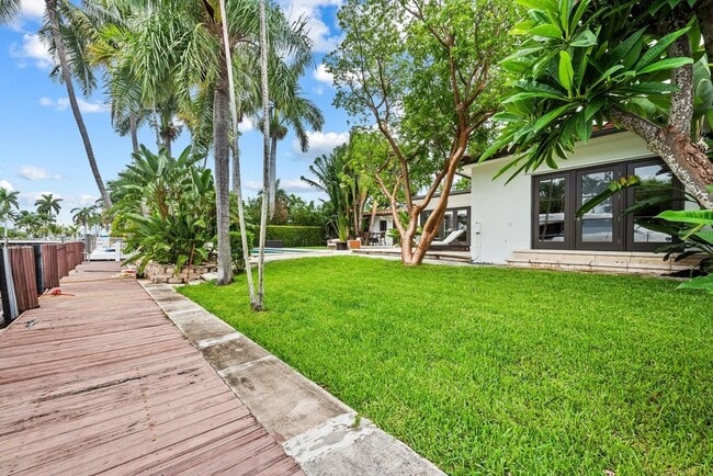 Building Photo - 331 Lido Dr