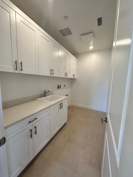 Building Photo - 140 Carmine