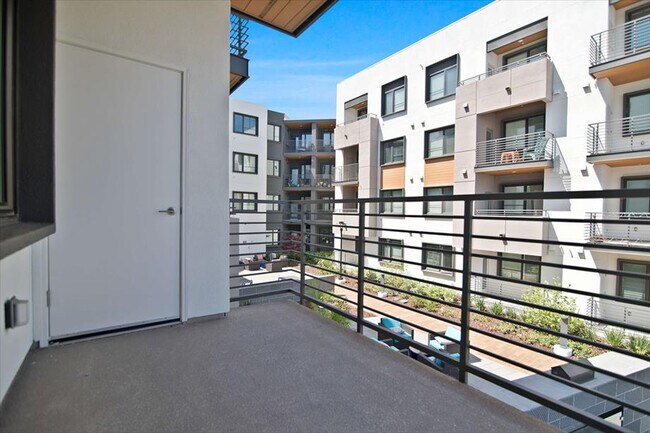 Building Photo - 3639 Haven Ave