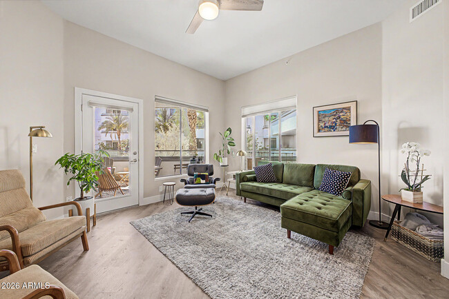 Building Photo - 945 E Playa Del Norte Dr