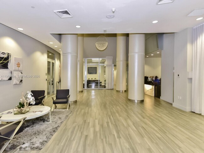 Building Photo - 1750 N Bayshore Dr