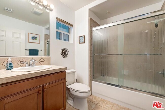 Building Photo - 7101 Playa Vista Dr