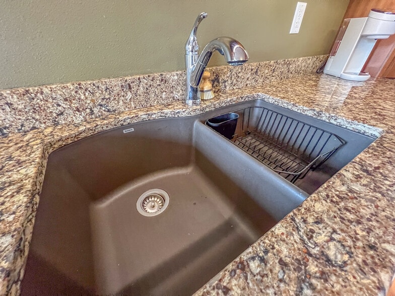 Building Photo - 1175 Iowa St