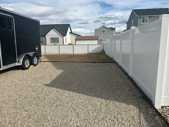 Building Photo - 3 Bedroom 2 Bathroom -Basement Apartment-Saddlebrook Dr. Santaquin
