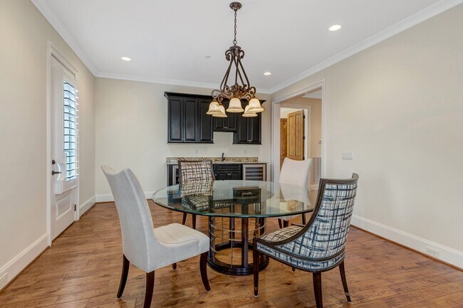 Building Photo - 5014 Mountview Pl