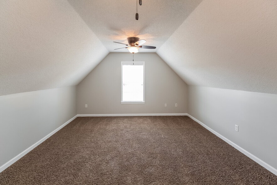 Building Photo - 13106 Sandbourne S