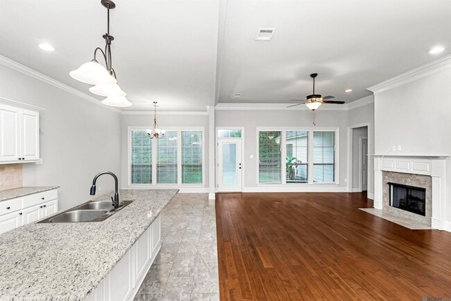 Building Photo - 8231 Valencia Ct