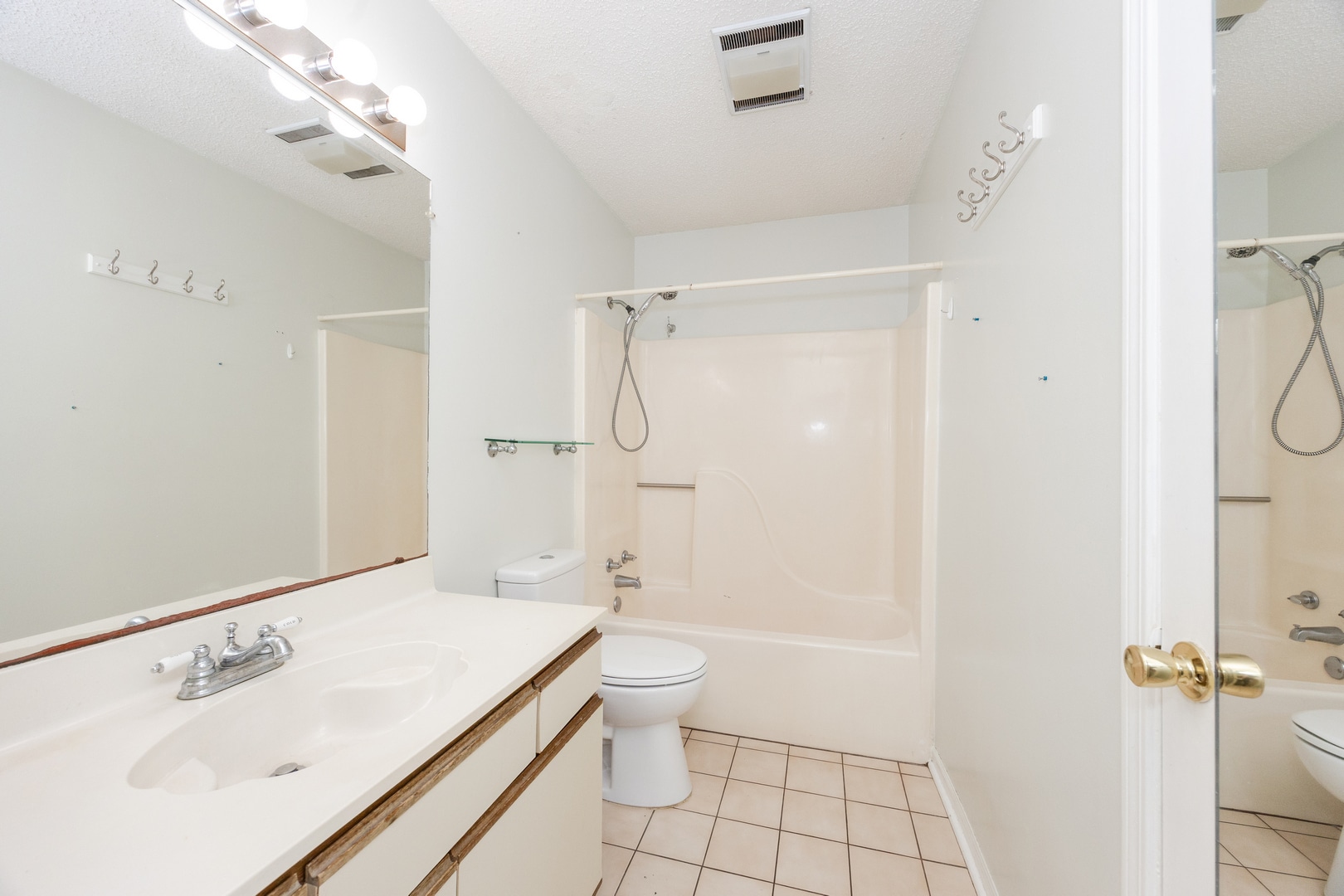 Building Photo - 13442 S Fairview Ave