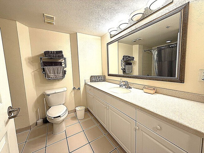 Building Photo - Beachside studio condo Coming Soon!