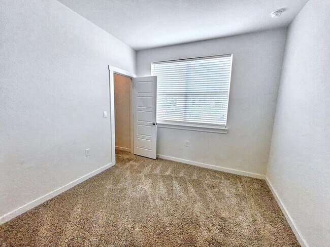 Building Photo - Beautiful 3-Bedroom Home with Spacious Yar...