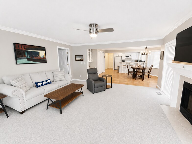 Building Photo - 9766 S Harbour Pointe Dr