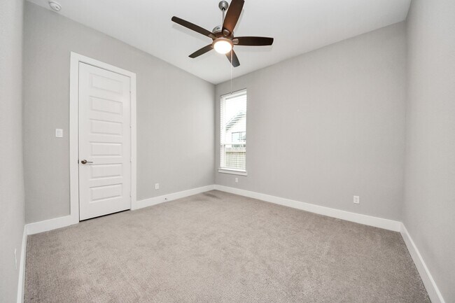 Building Photo - 24815 Pavonia Lake Ln