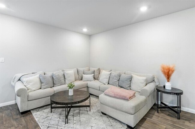 Building Photo - 348 Globe Mallow Cir