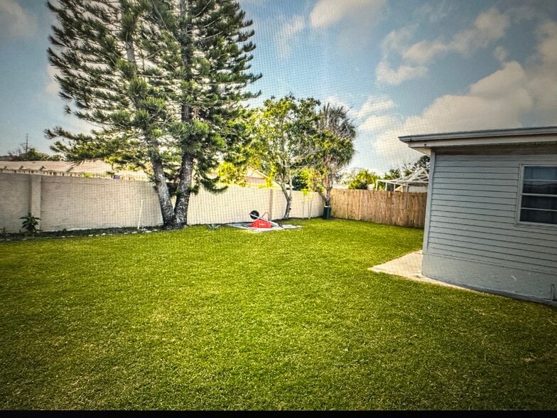 Enclosed Back Yard - 6734 Sandalwood Dr