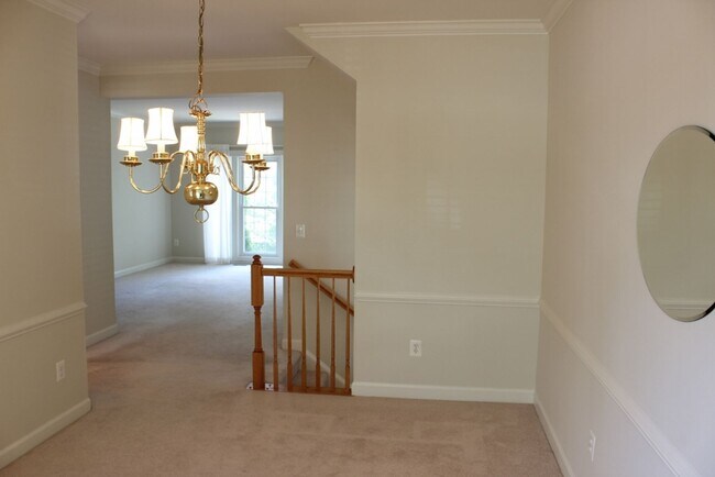 Building Photo - Lovely 2 Bedroom with office on 1st floor,...