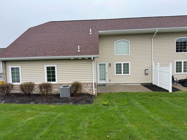 Building Photo - 74 Nicholas Dr