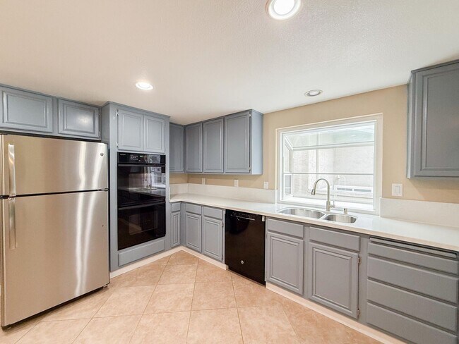 Building Photo - Well Maintained Twin Creeks Home in San Ramon