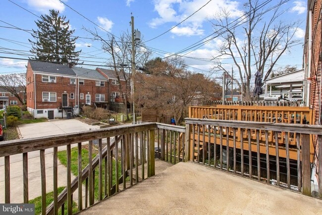 Building Photo - 227 Willow Ave