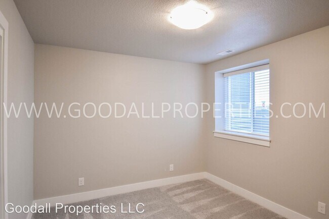 Building Photo - 3 br, 2.5 bath House - 312 N Warrior Lane