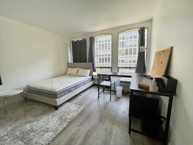 Building Photo - 1451 E 55th St
