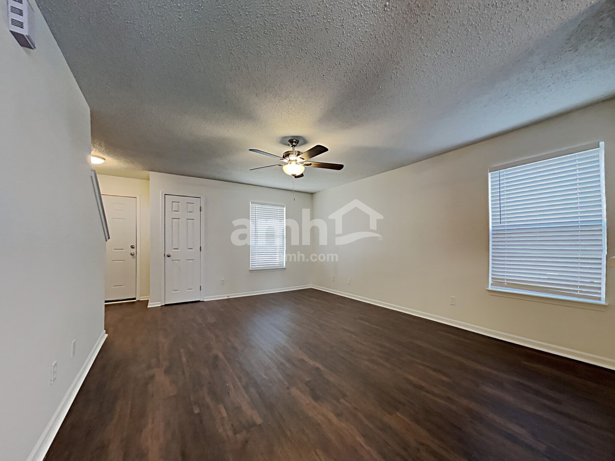 Building Photo - 10890 Clear Spring Dr
