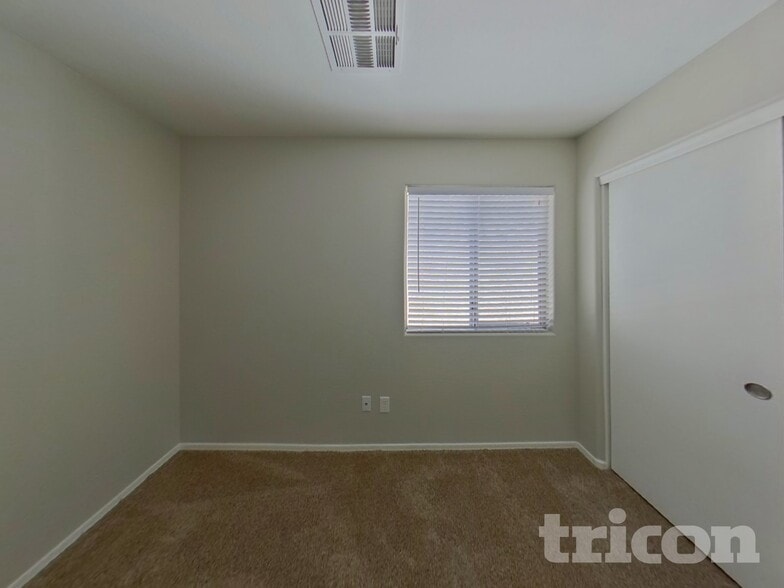 Building Photo - 35770 W Velazquez Dr