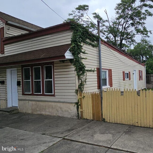 Building Photo - 109 N Burlington St