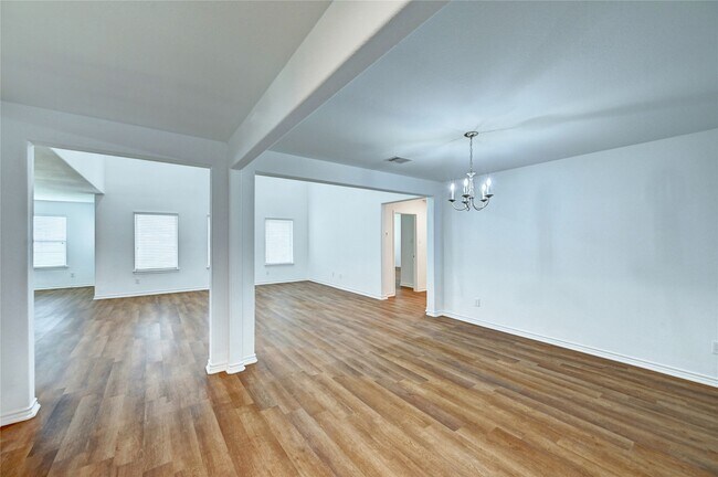 Building Photo - 9230 Mission Arbor Ln