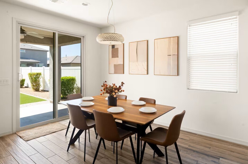 Building Photo - 2437 E Alta Vista Rd