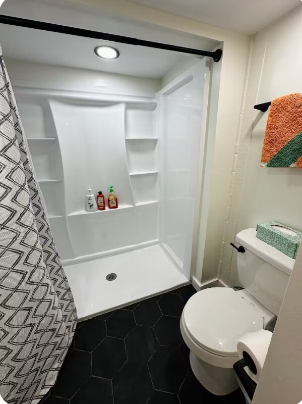 Building Photo - 5920 Rosslyn Ave