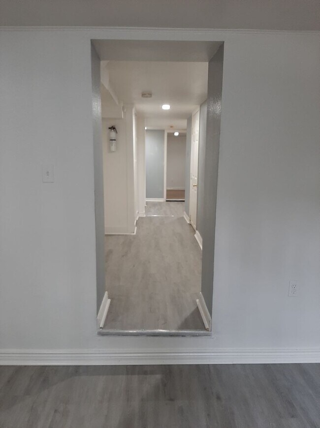 Building Photo - (2006 7th Avenue)