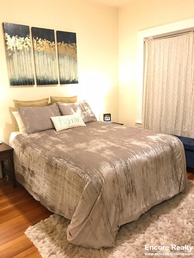 Building Photo - 1463 Beacon St