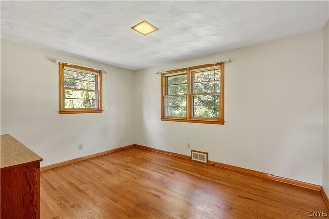 Building Photo - 107 Overlook Dr