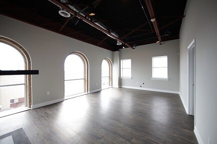 Building Photo - 319 N Mesquite St