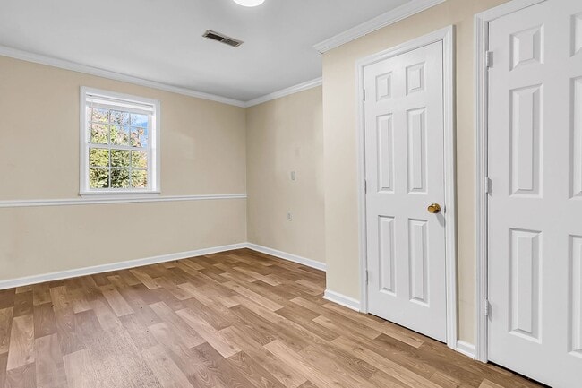 Building Photo - Tranquil Country Living on 2+ Acres — Spac...