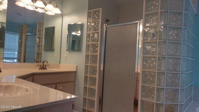 Building Photo - 4568 Woodcove Dr