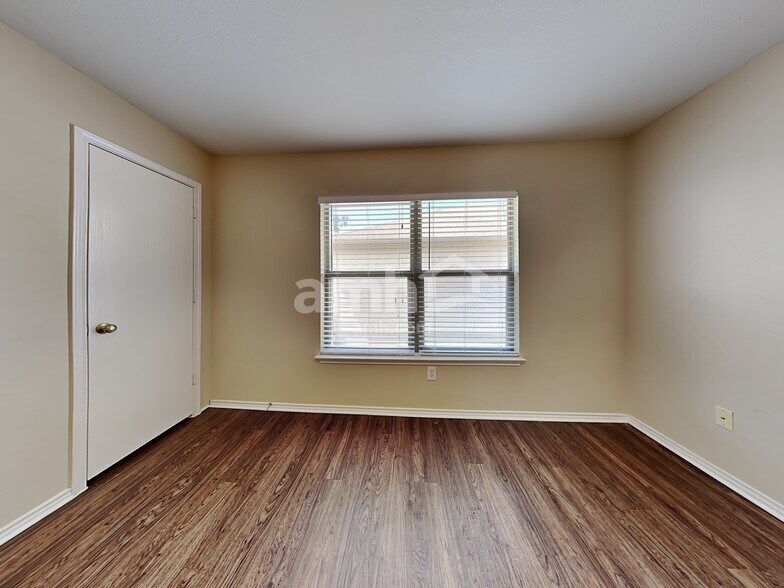 Building Photo - 11232 Vollmer Ln