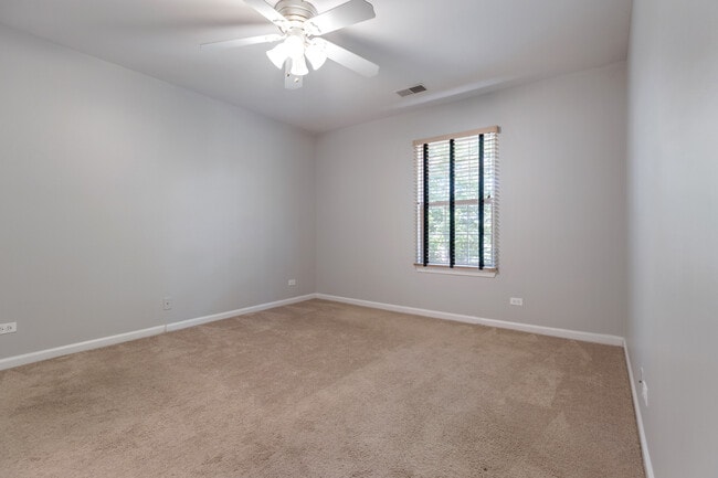 Building Photo - 1127 Orleans Dr