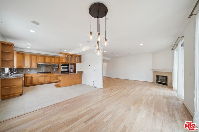 Primary Photo - 1450 S Beverly Dr