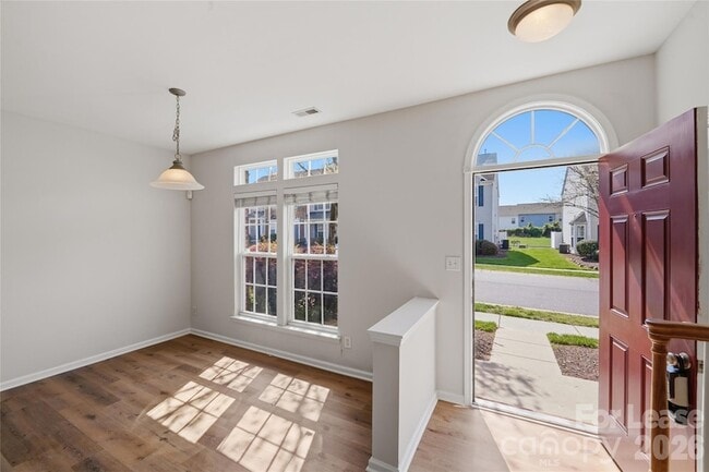 Building Photo - 4957 Sunburst Ln