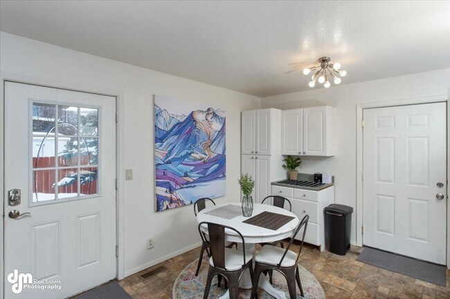 Building Photo - 76th Ave Duplex