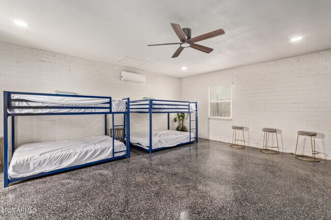 Building Photo - 3132 N 15th Ave